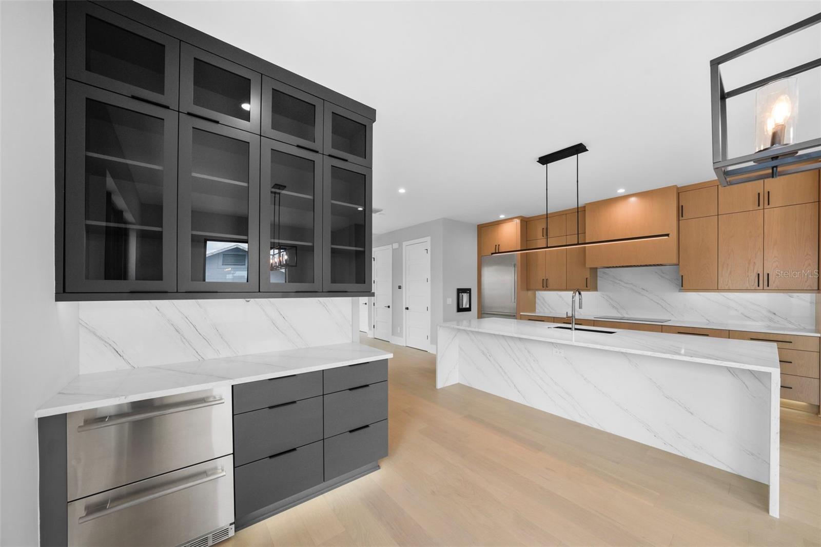 Image 71 of 100 For 501 Ross Avenue 2