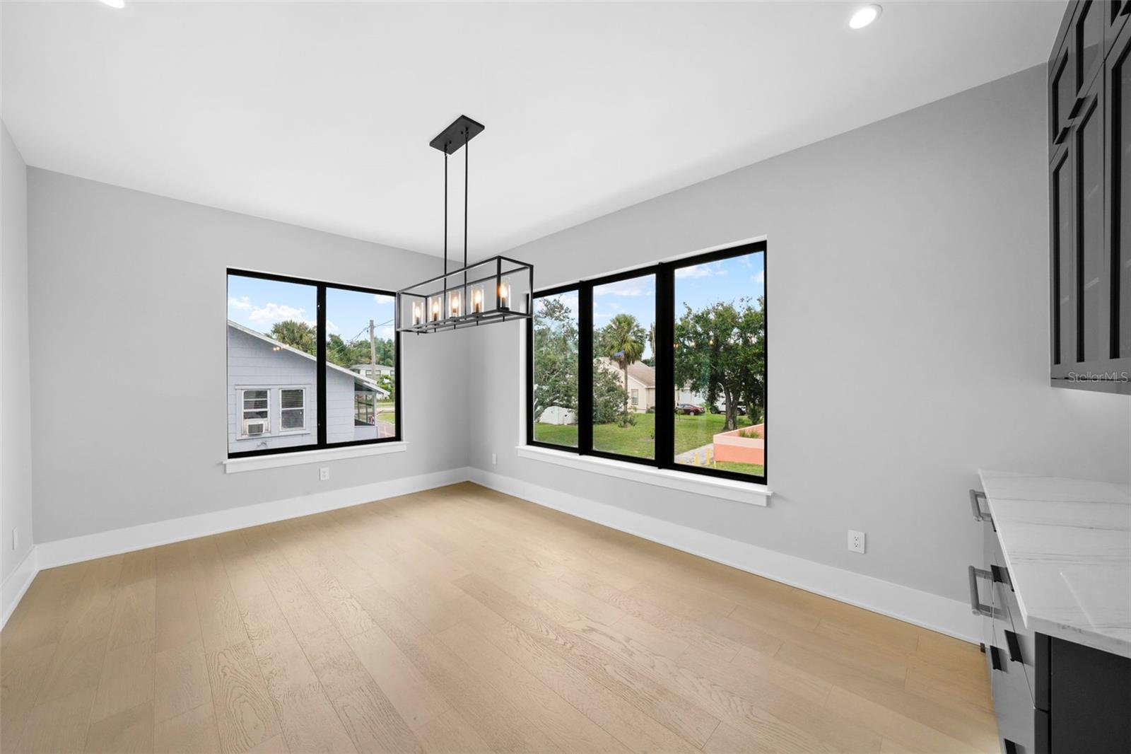Image 73 of 100 For 501 Ross Avenue 2