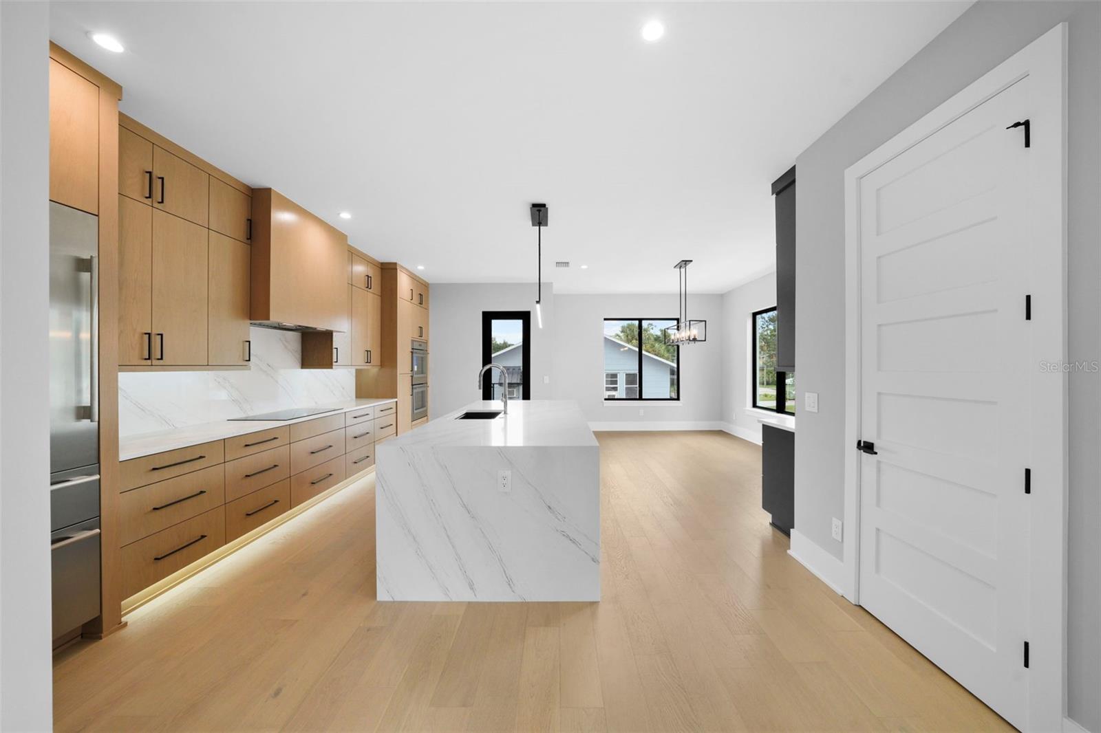 Image 74 of 100 For 501 Ross Avenue 2