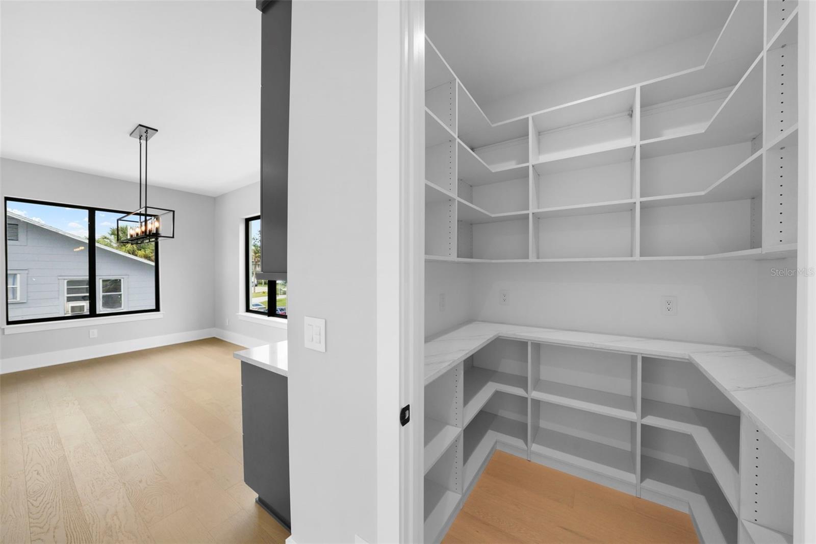 Image 77 of 100 For 501 Ross Avenue 2