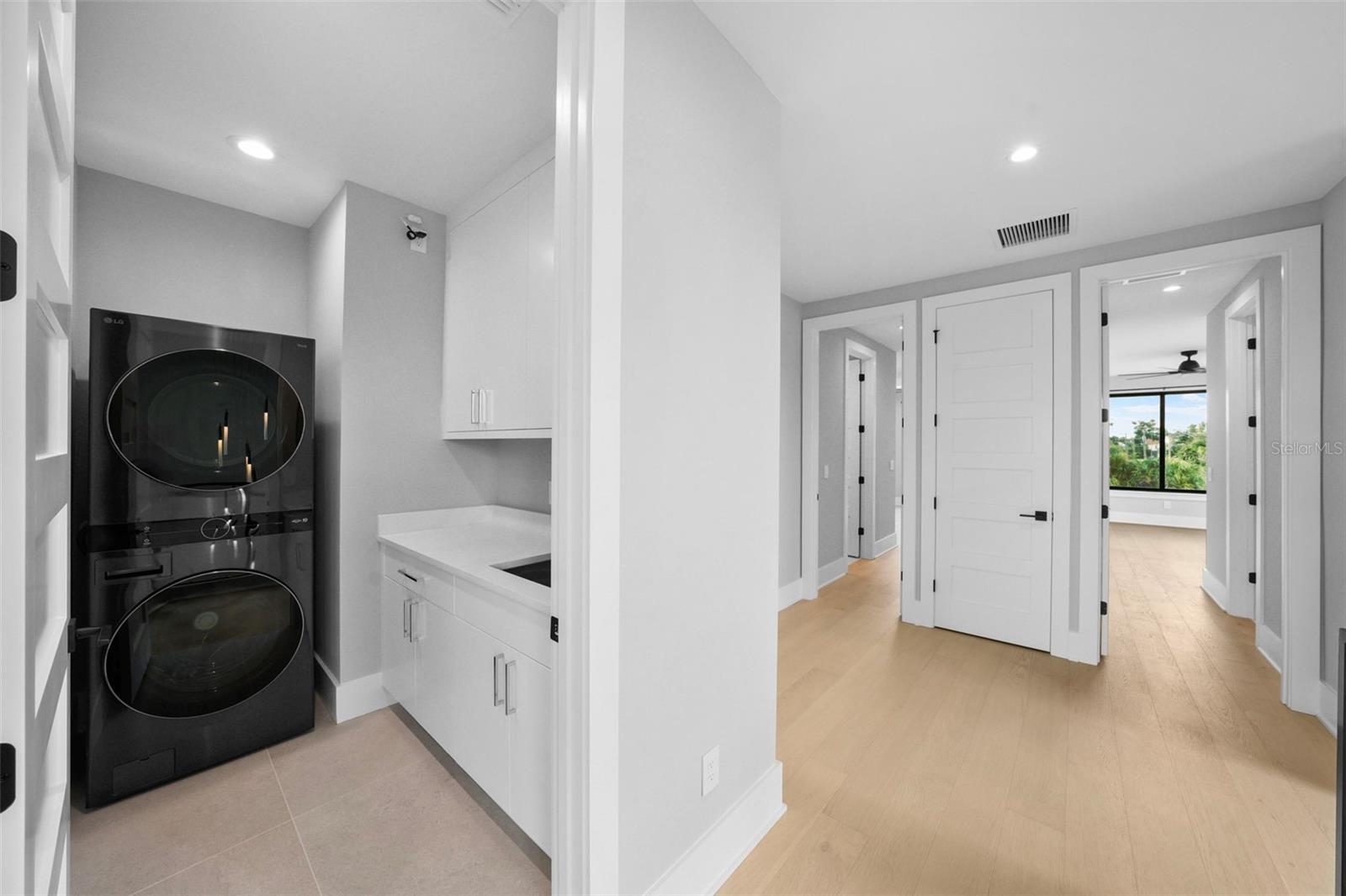 Image 83 of 100 For 501 Ross Avenue 2