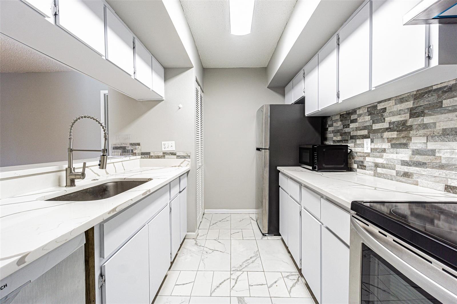 Image 11 of 49 For 13608 Village Drive 6203