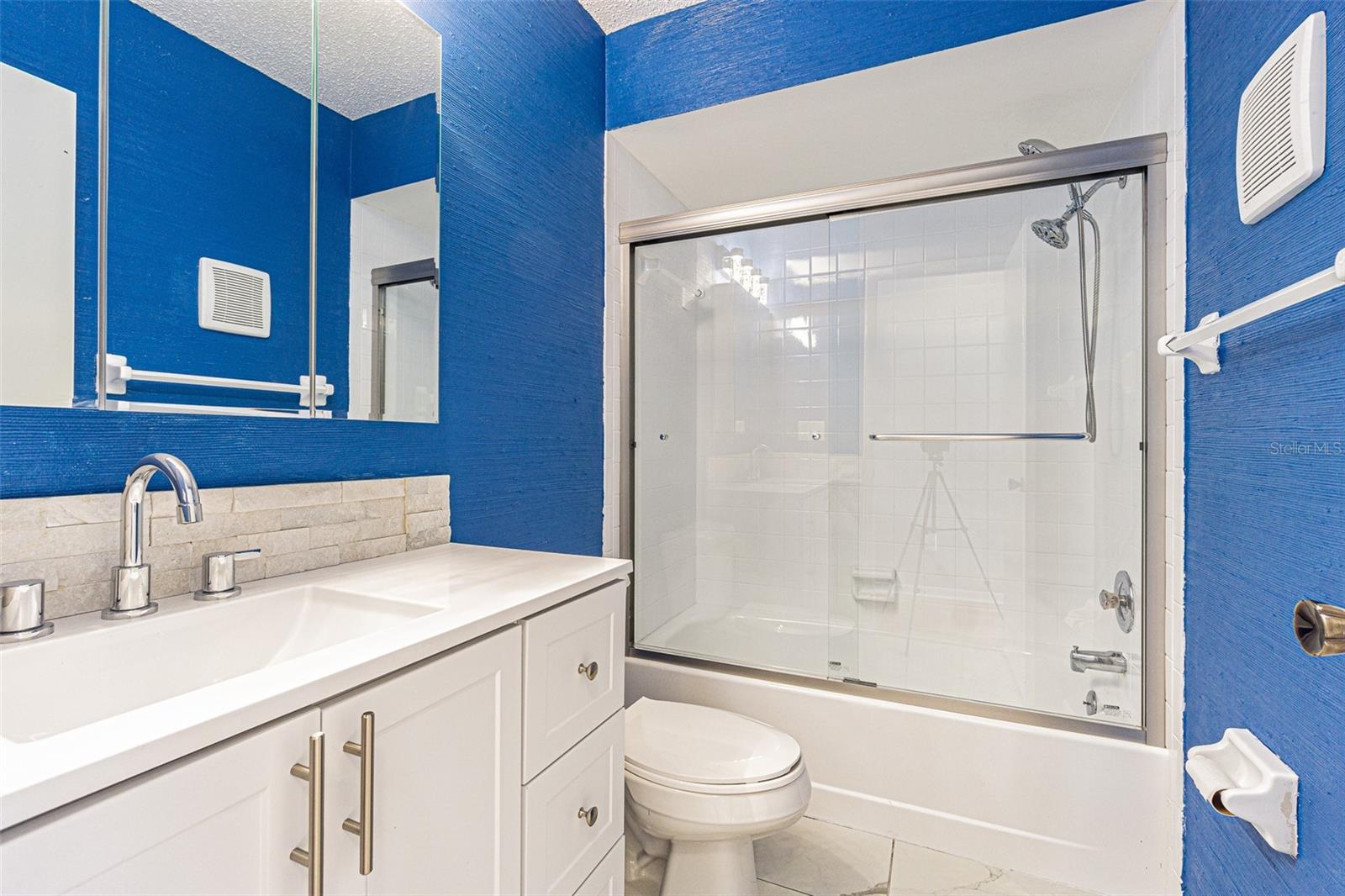 Image 18 of 49 For 13608 Village Drive 6203