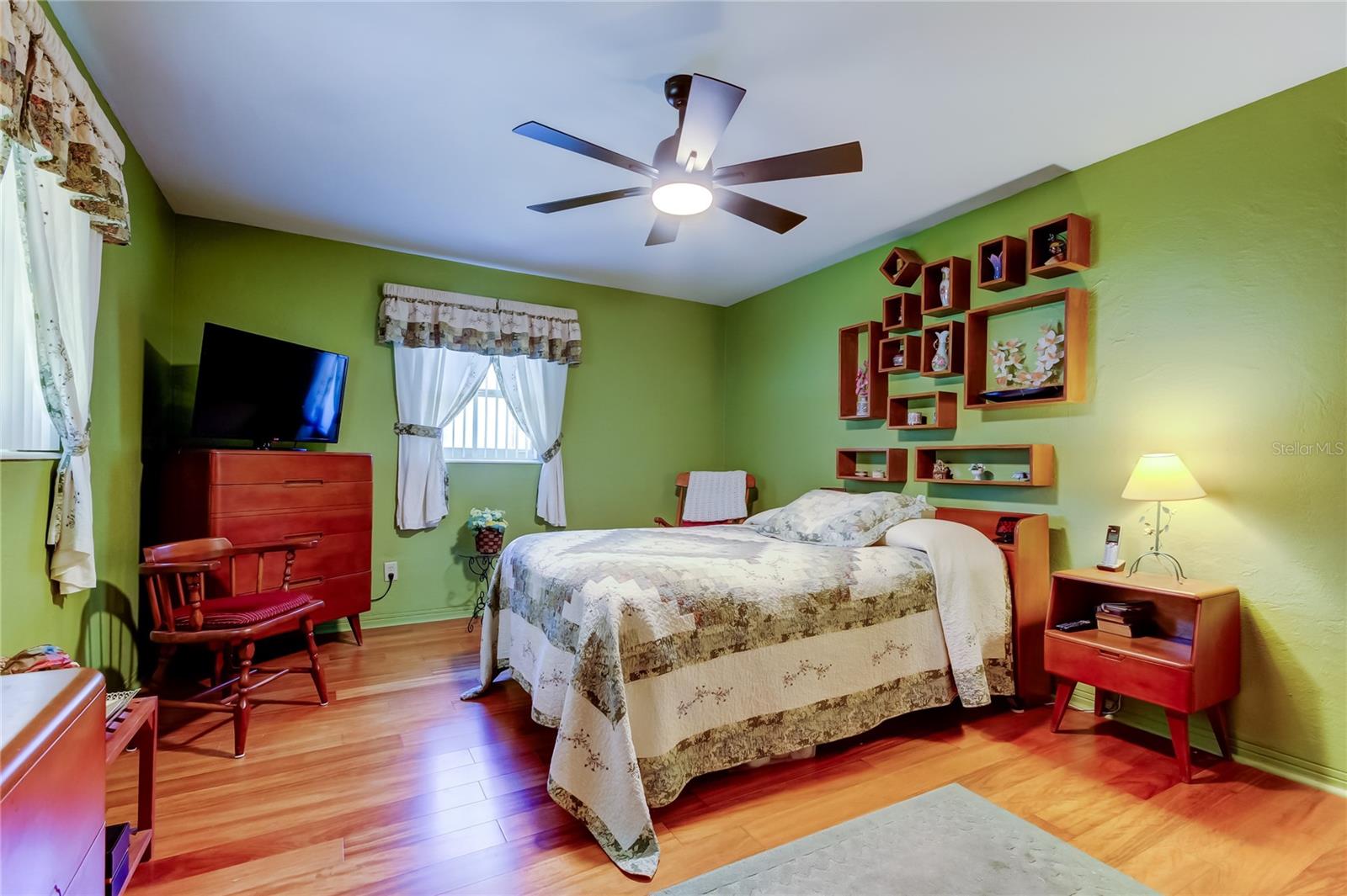 Image 21 of 41 For 2800 54th Street N