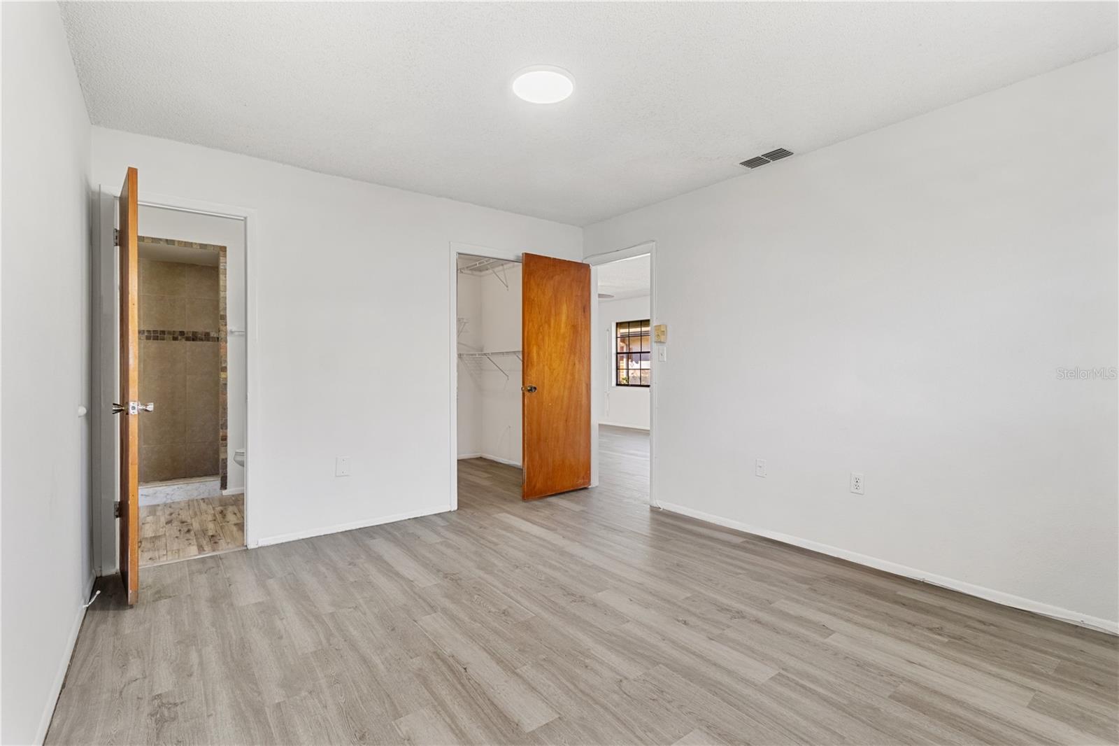 Image 10 of 25 For 13250 Ridge Road 2-1
