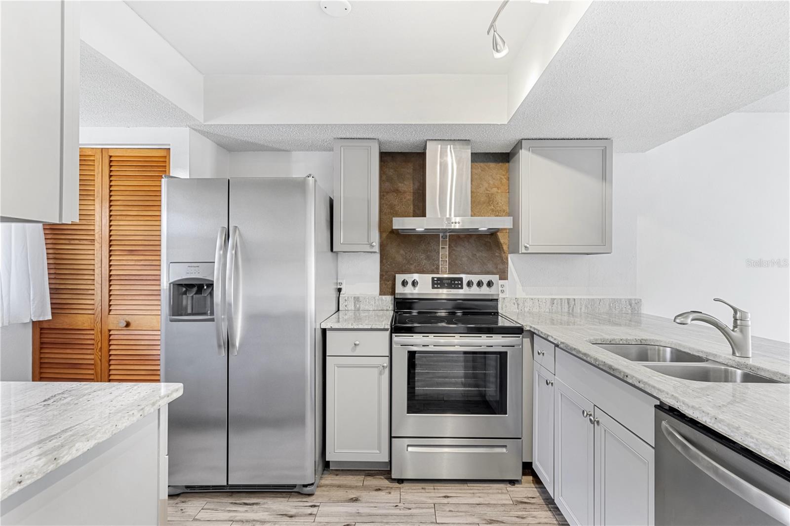 Image 2 of 25 For 13250 Ridge Road 2-1