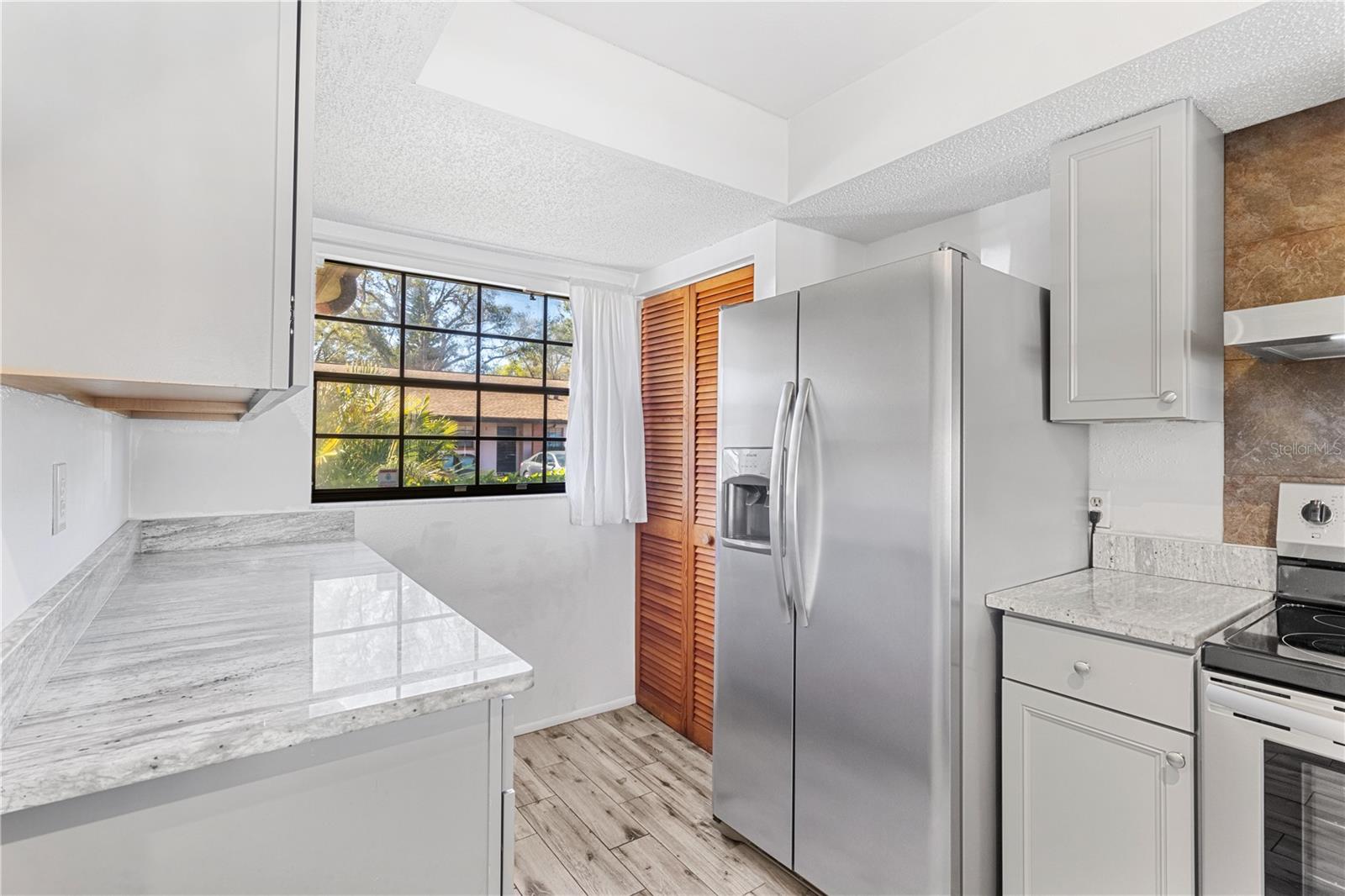 Image 4 of 25 For 13250 Ridge Road 2-1