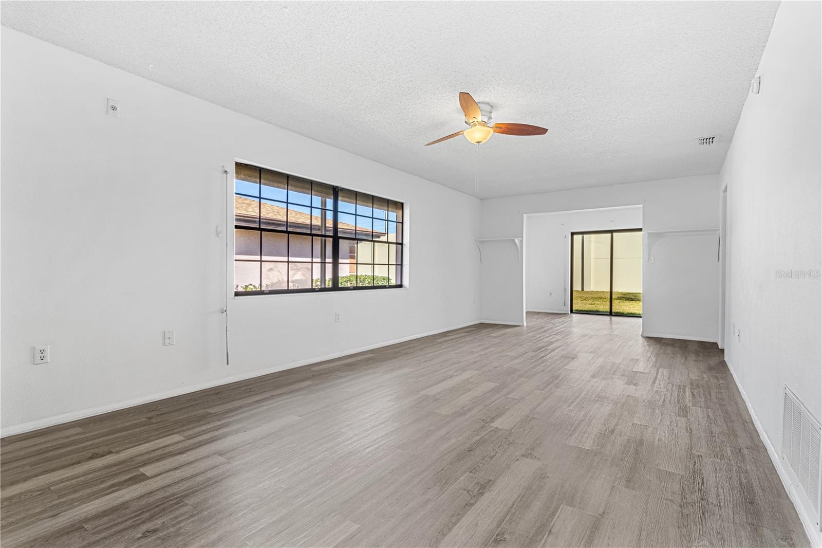 Image 5 of 25 For 13250 Ridge Road 2-1