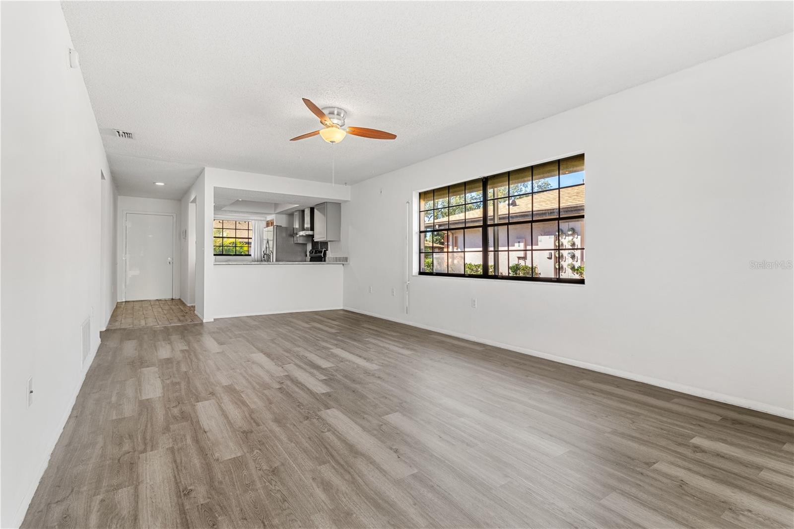 Image 6 of 25 For 13250 Ridge Road 2-1