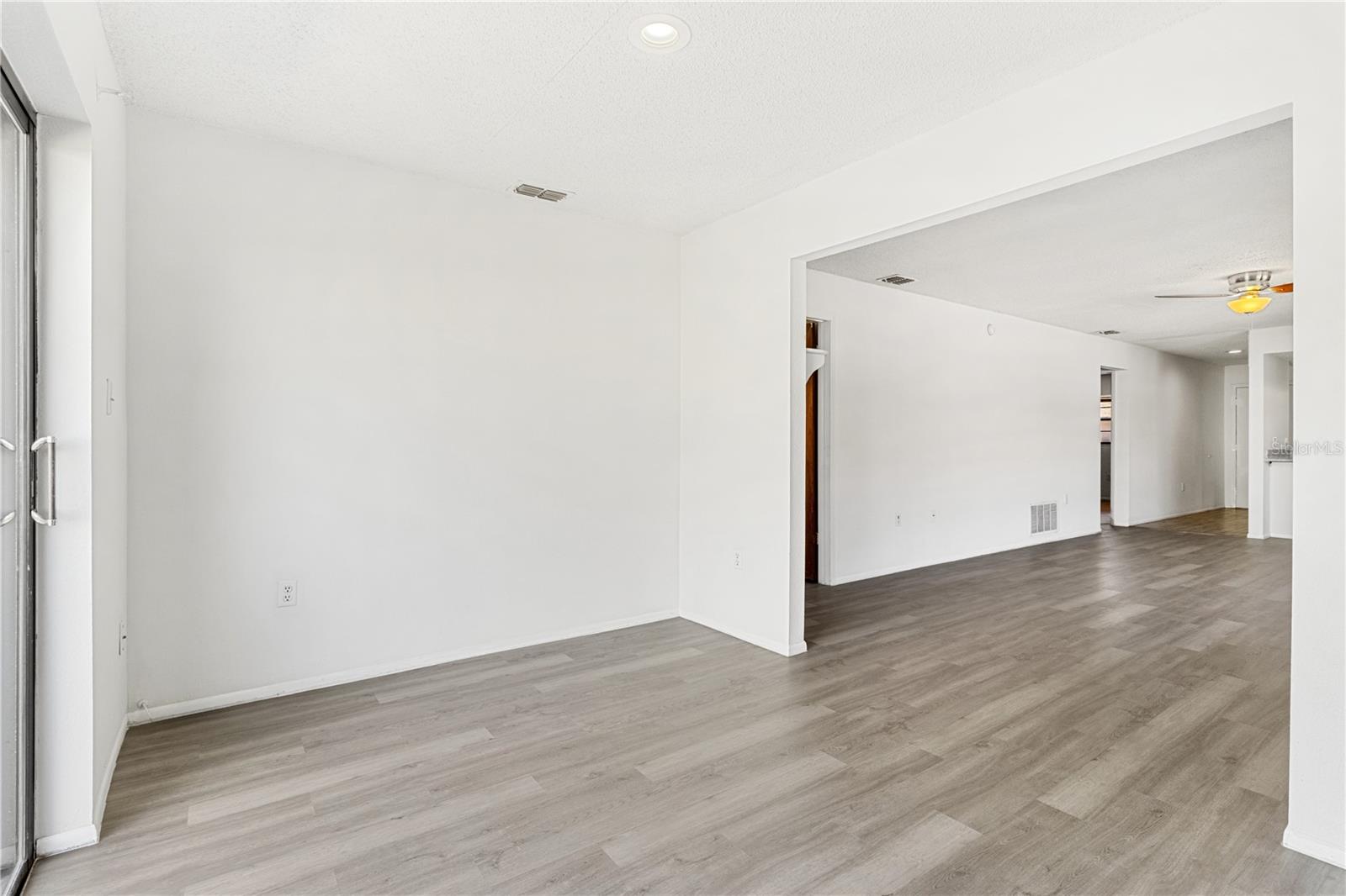 Image 8 of 25 For 13250 Ridge Road 2-1
