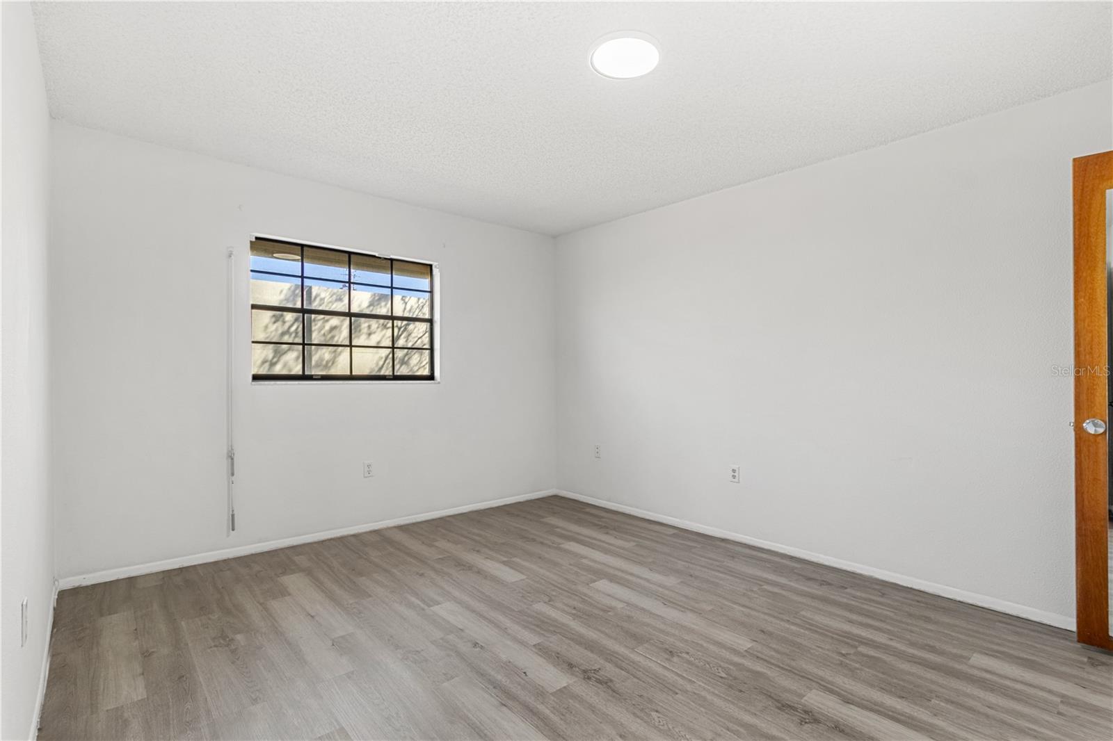 Image 9 of 25 For 13250 Ridge Road 2-1