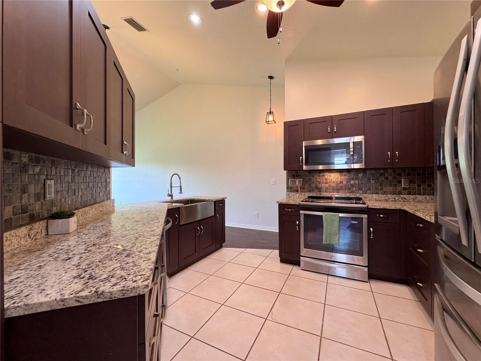 Image 7 of 42 For 6534 Fairway Gardens Drive 17-201