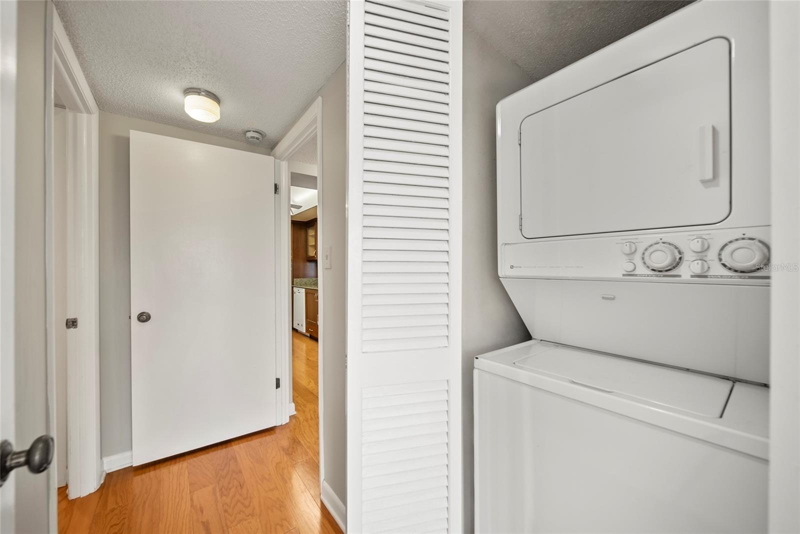 Image 15 of 39 For 2611 Bayshore Boulevard 504