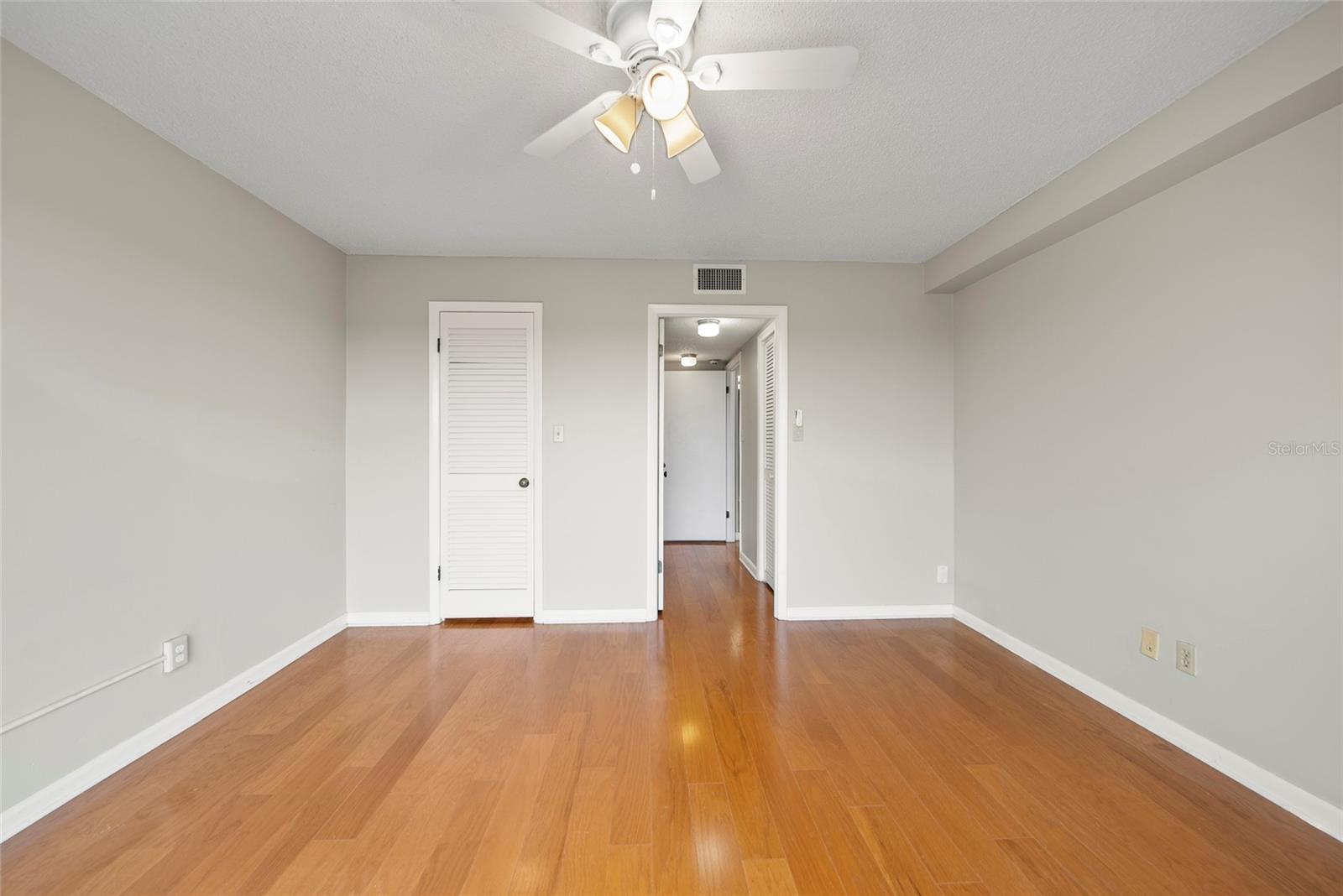 Image 21 of 39 For 2611 Bayshore Boulevard 504