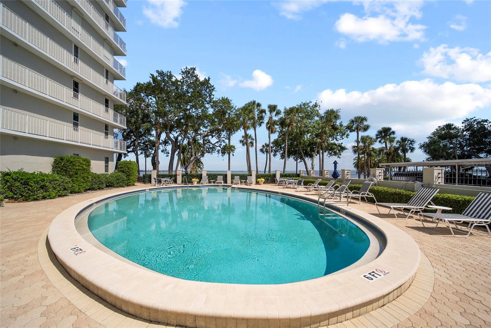Image 34 of 39 For 2611 Bayshore Boulevard 504