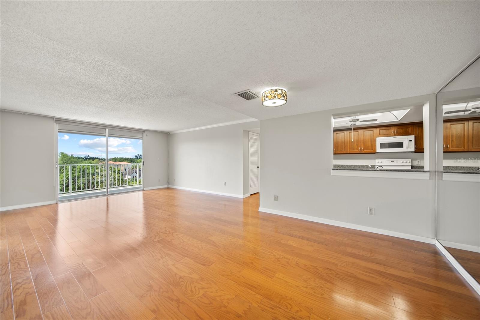 Image 9 of 39 For 2611 Bayshore Boulevard 504