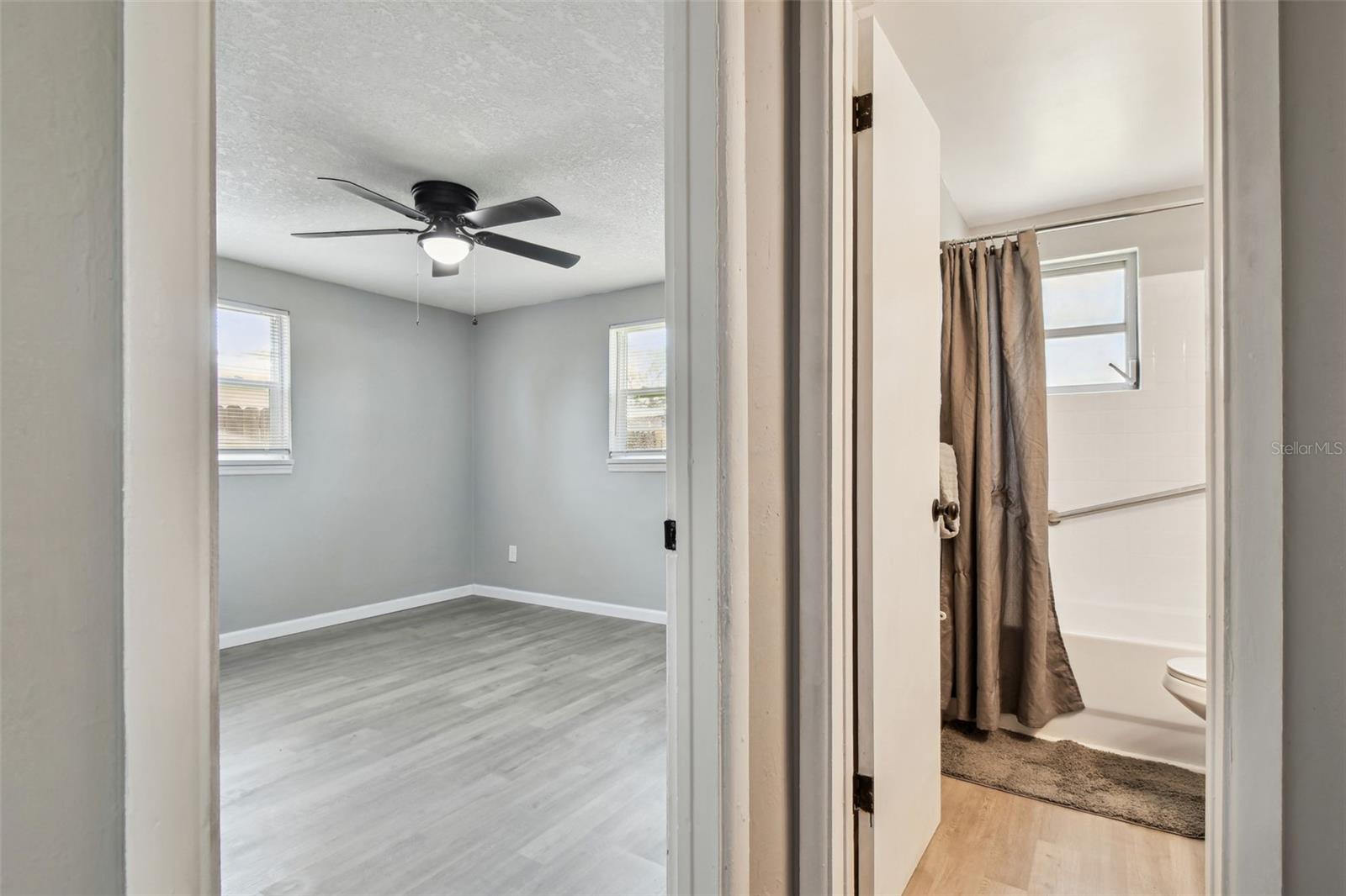 Image 18 of 47 For 4940 Rosedale Lane