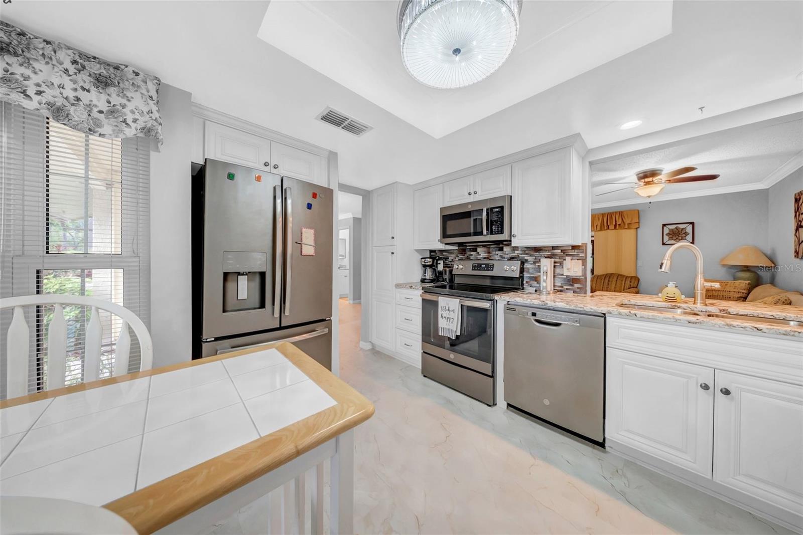 Image 13 of 46 For 20 Windrush Bay Drive 20