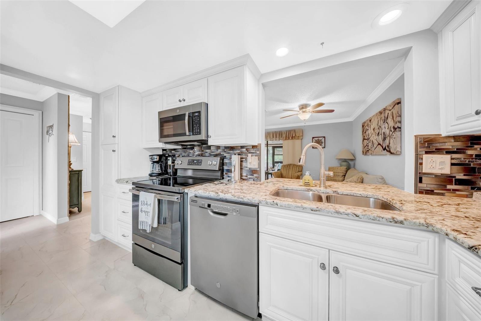 Image 15 of 46 For 20 Windrush Bay Drive 20