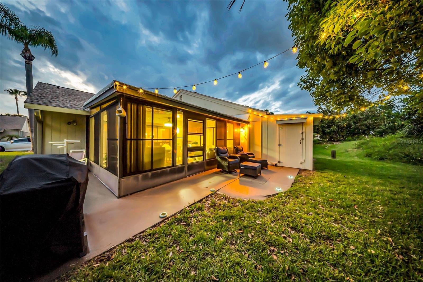 Image 26 of 46 For 20 Windrush Bay Drive 20