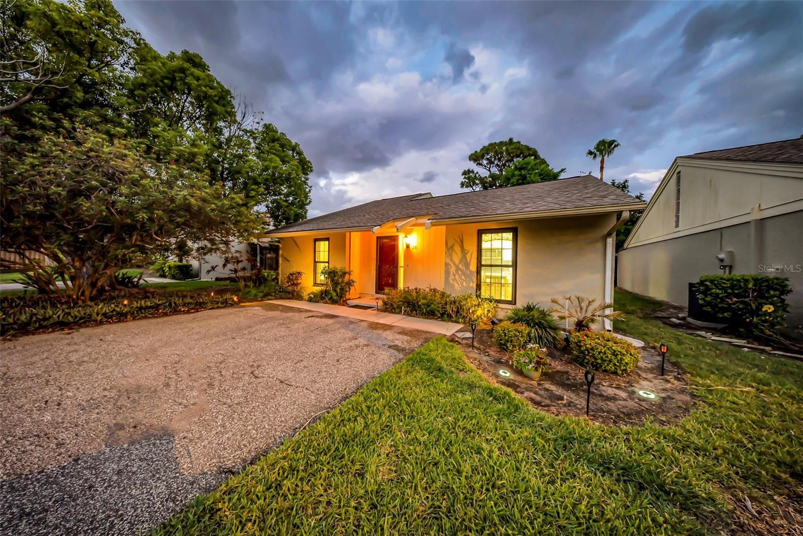 Image 27 of 46 For 20 Windrush Bay Drive 20