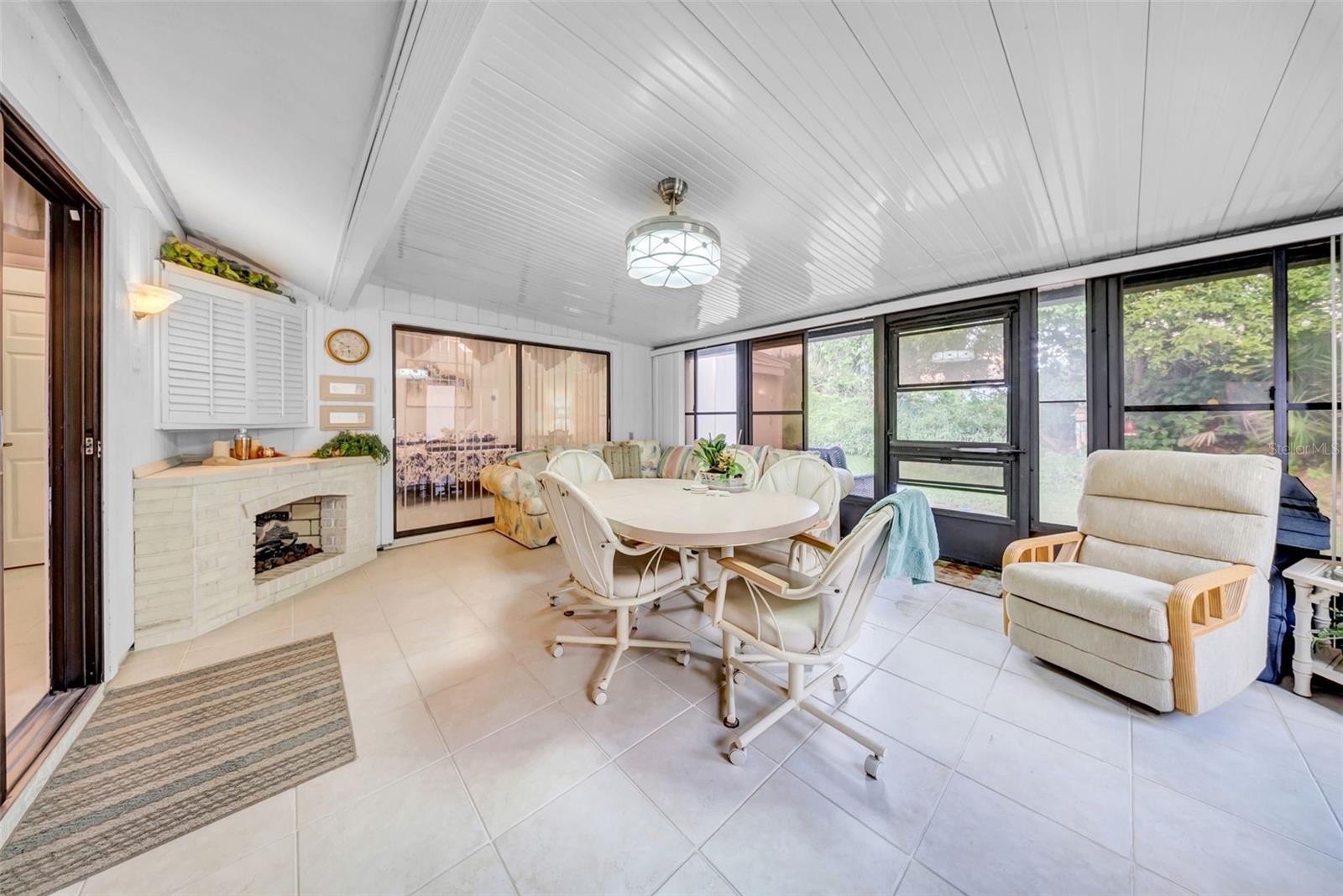 Image 3 of 46 For 20 Windrush Bay Drive 20