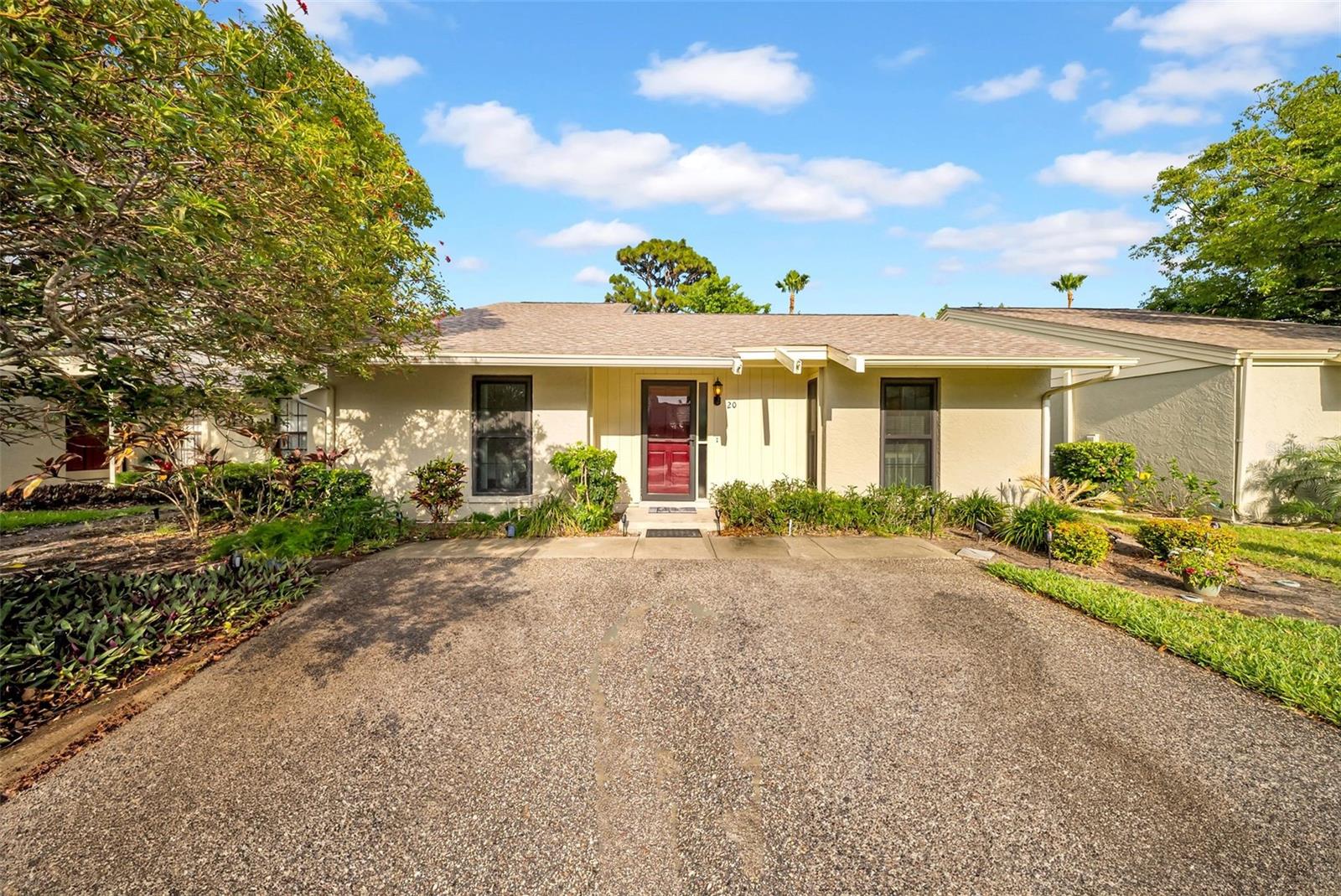 Image 33 of 46 For 20 Windrush Bay Drive 20