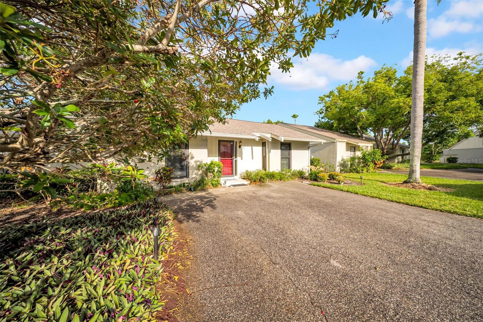 Image 35 of 46 For 20 Windrush Bay Drive 20