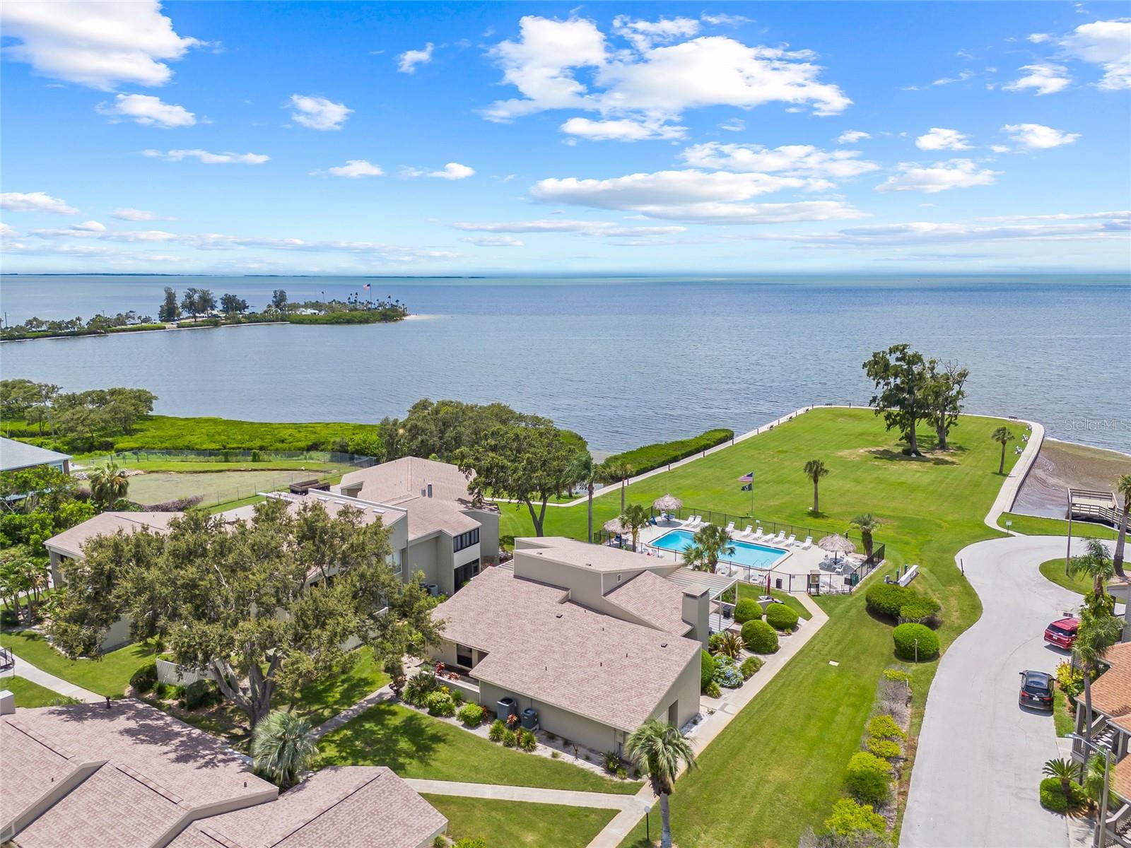 Image 40 of 46 For 20 Windrush Bay Drive 20