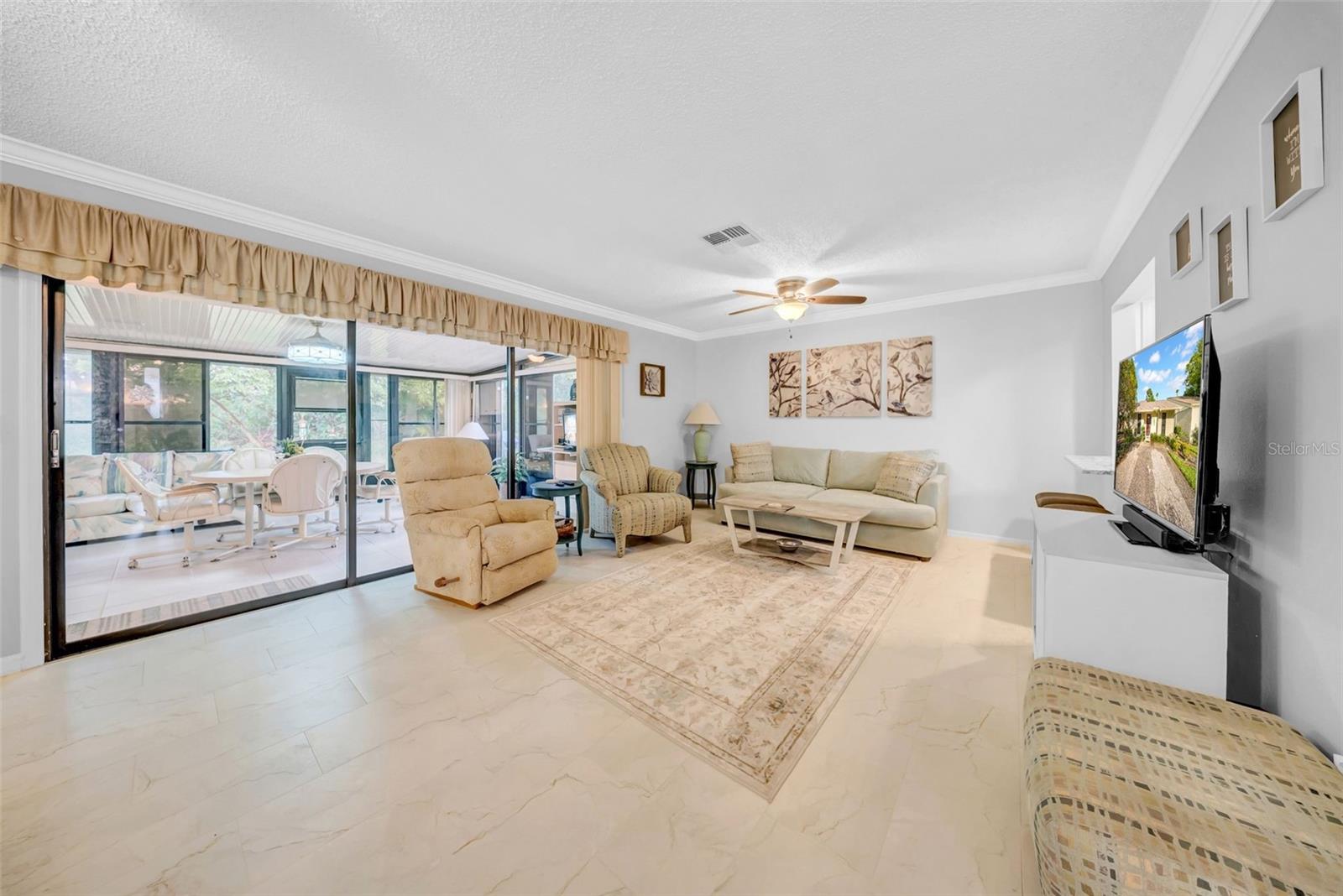 Image 6 of 46 For 20 Windrush Bay Drive 20
