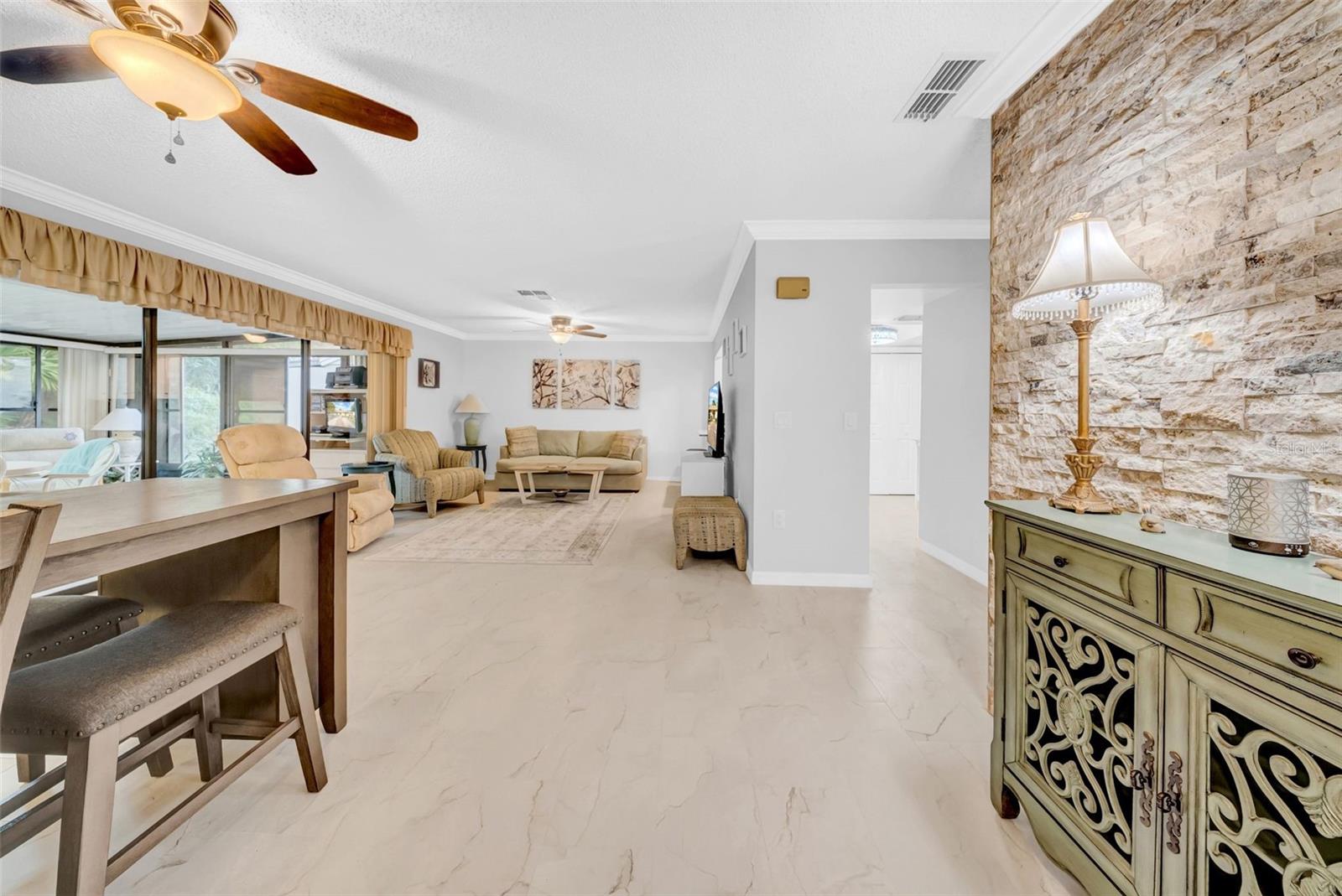 Image 8 of 46 For 20 Windrush Bay Drive 20