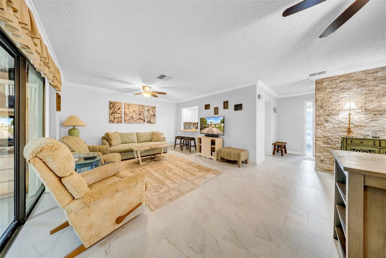 Image 9 of 46 For 20 Windrush Bay Drive 20