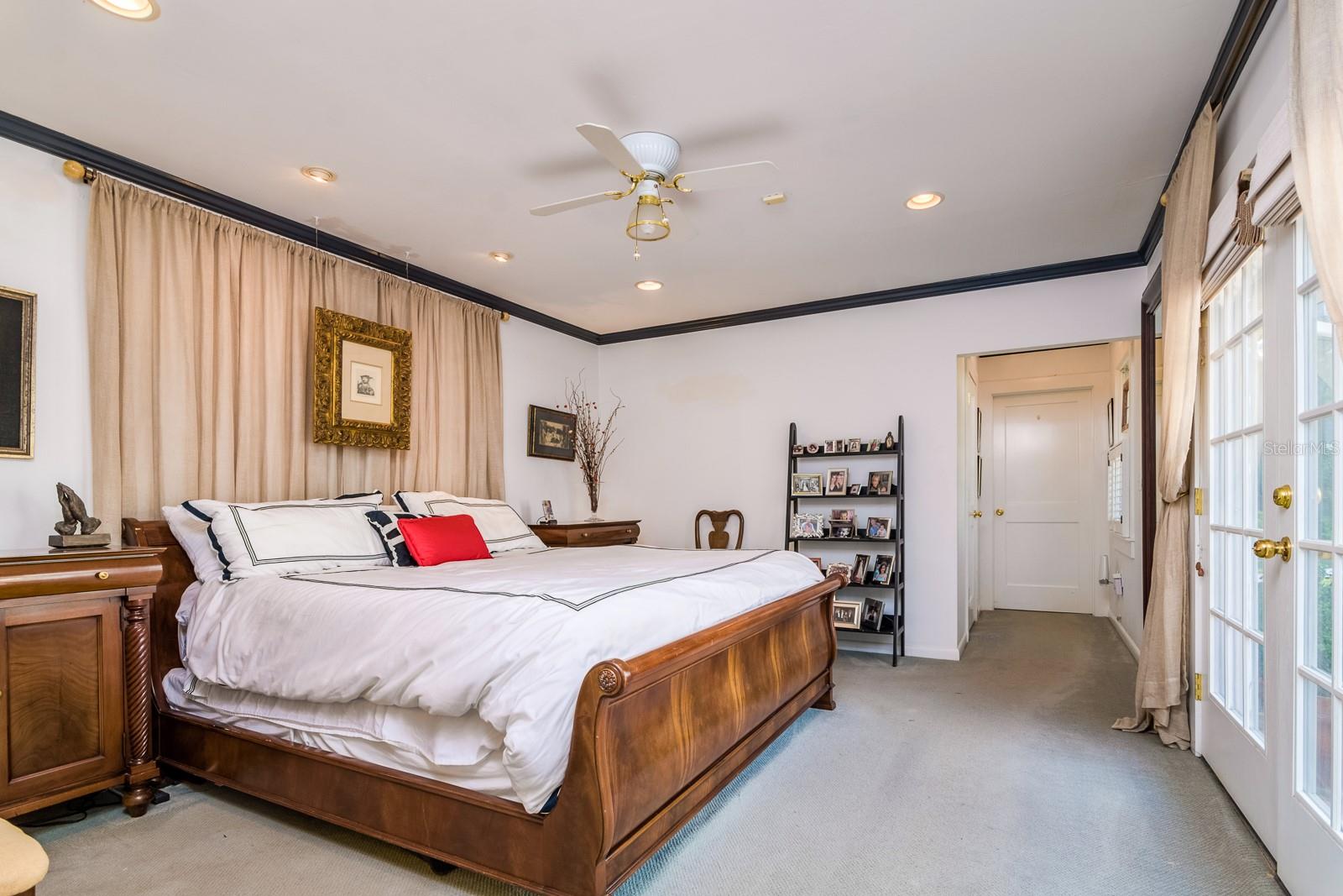 Image 17 of 43 For 827 Delaware Avenue