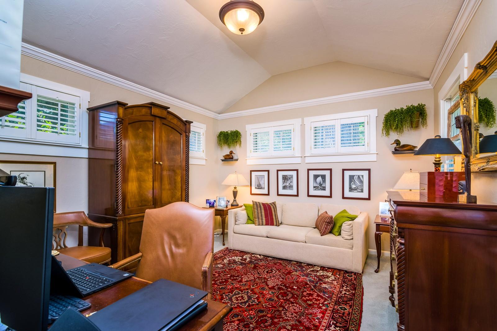 Image 21 of 43 For 827 Delaware Avenue