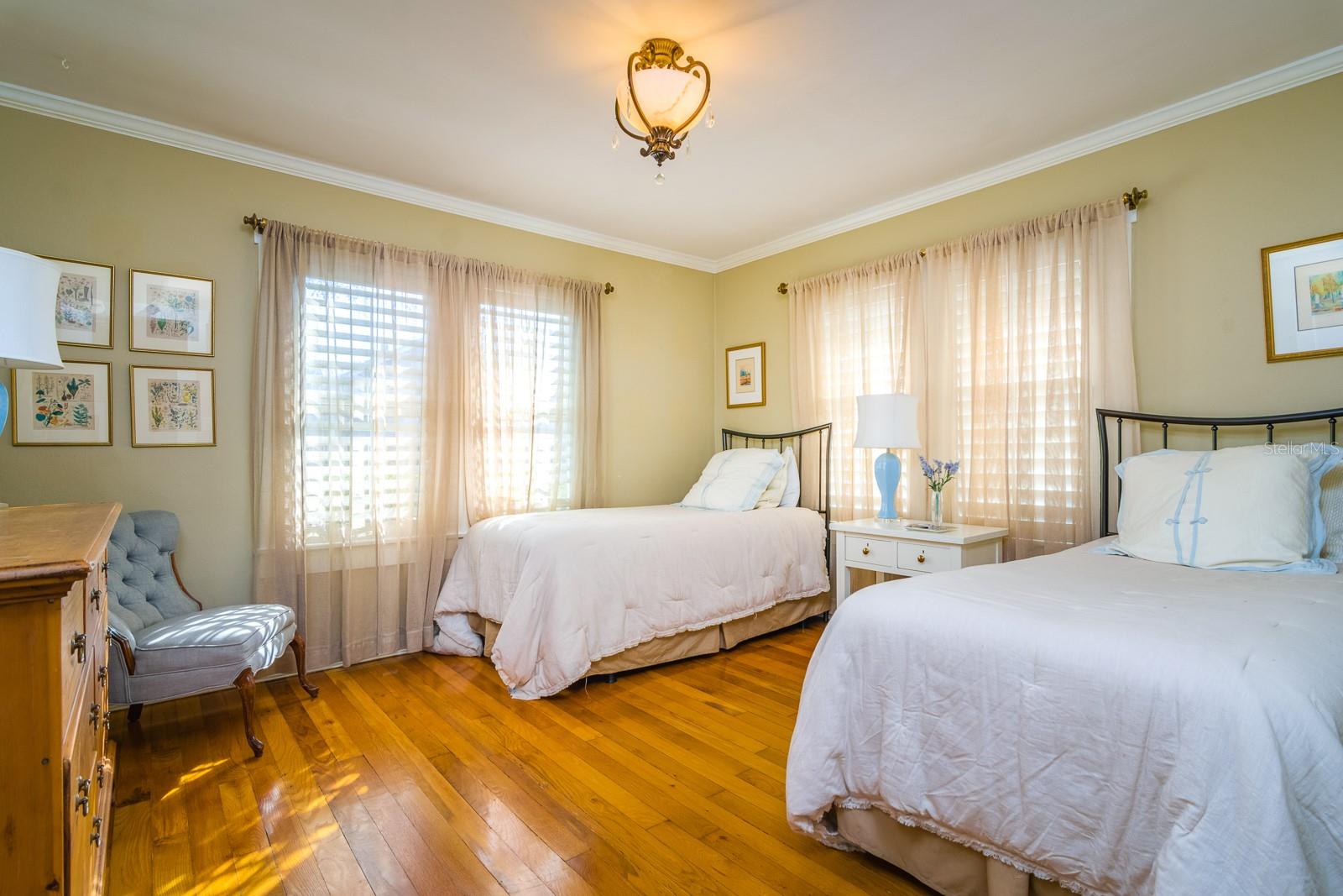 Image 23 of 43 For 827 Delaware Avenue