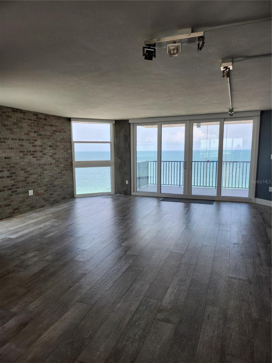 Image 8 of 30 For 1290 Gulf Boulevard 1701