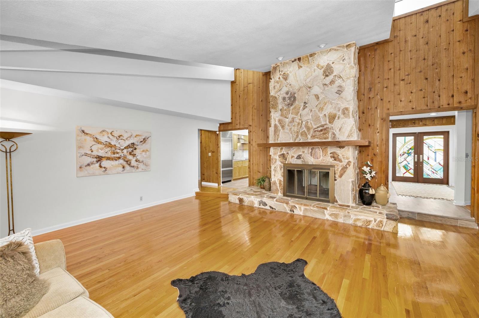 Image 11 of 67 For 833 Lakeside Terrace