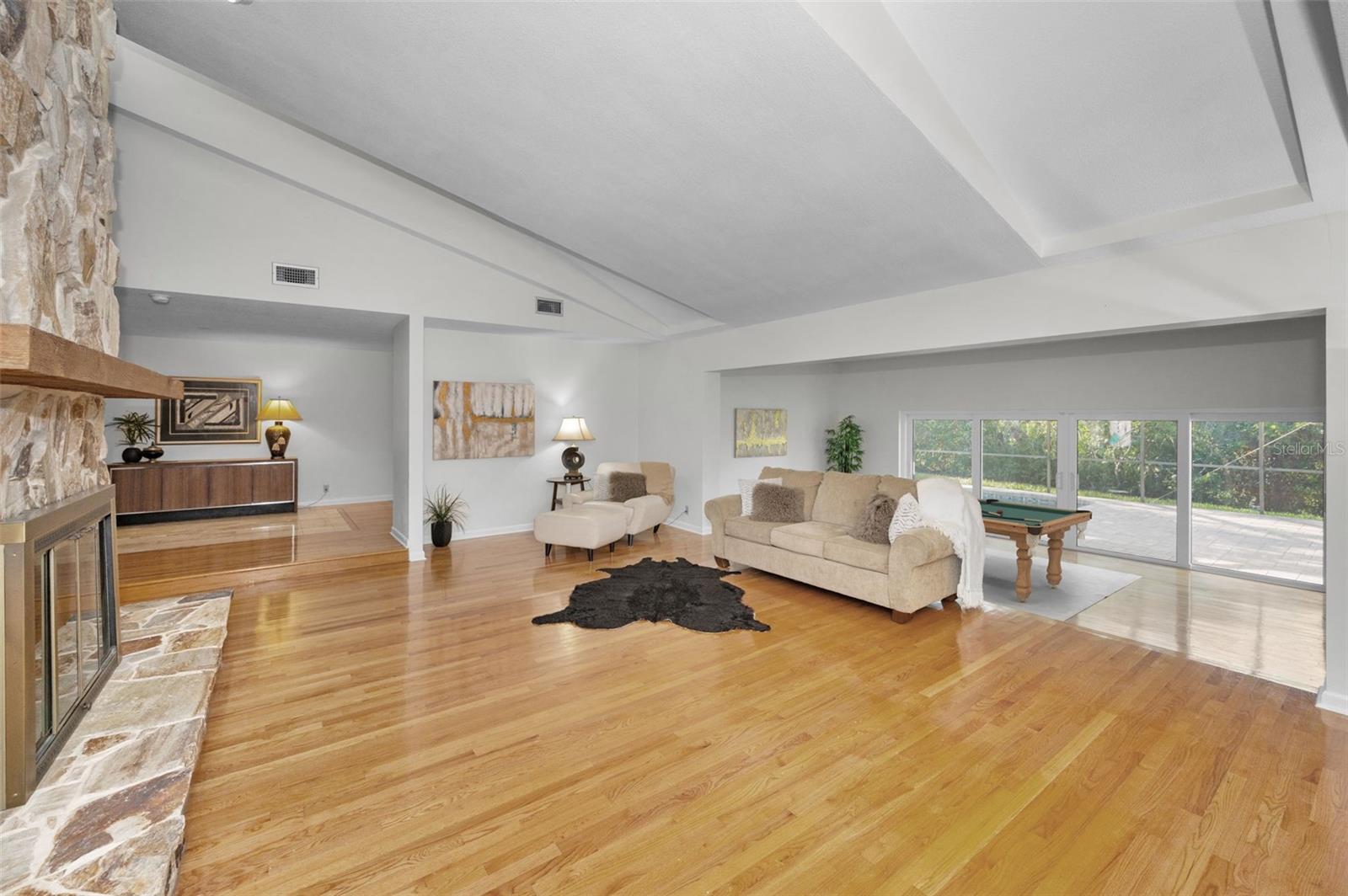 Image 13 of 67 For 833 Lakeside Terrace