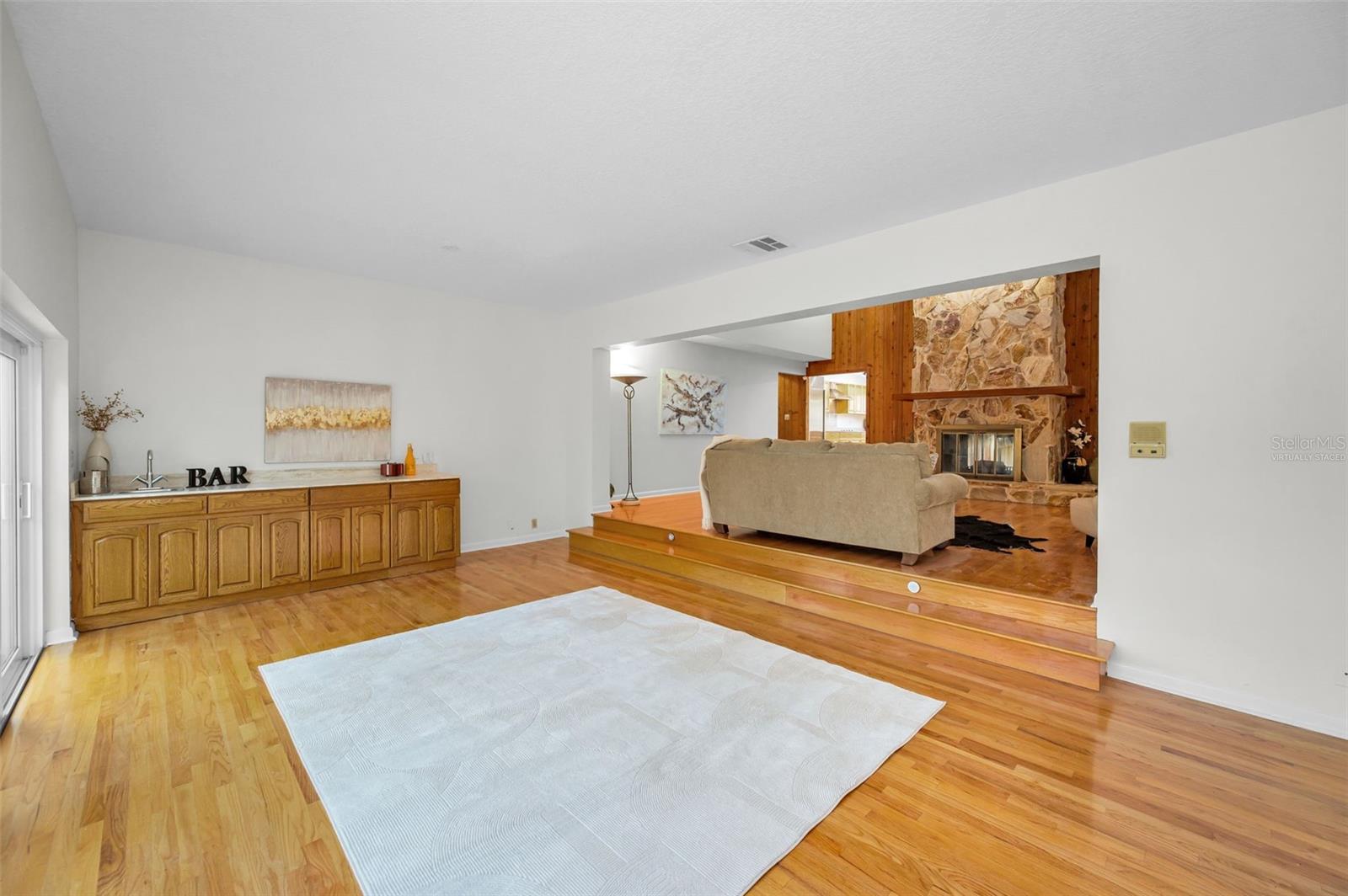 Image 22 of 67 For 833 Lakeside Terrace