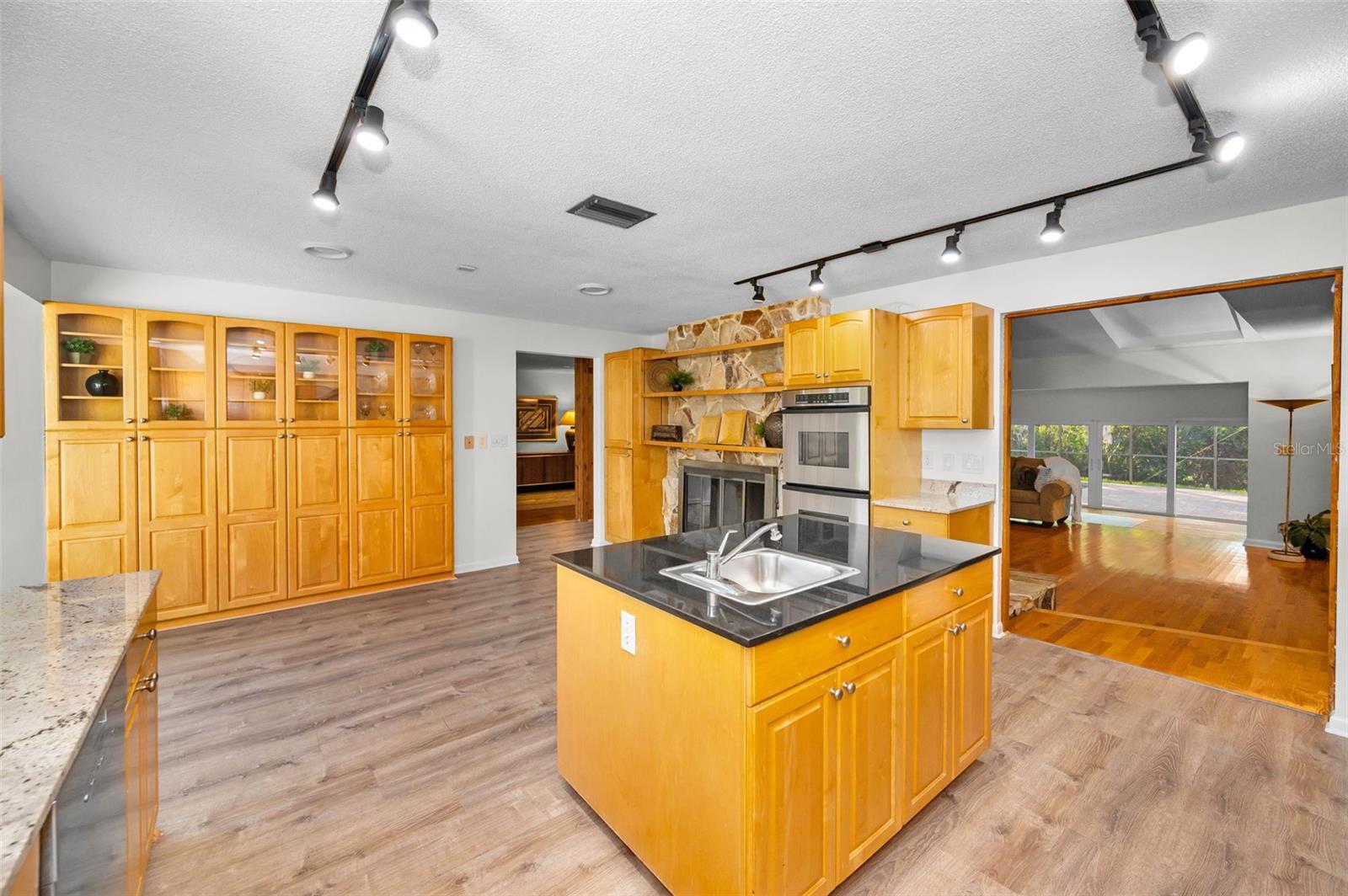 Image 30 of 67 For 833 Lakeside Terrace