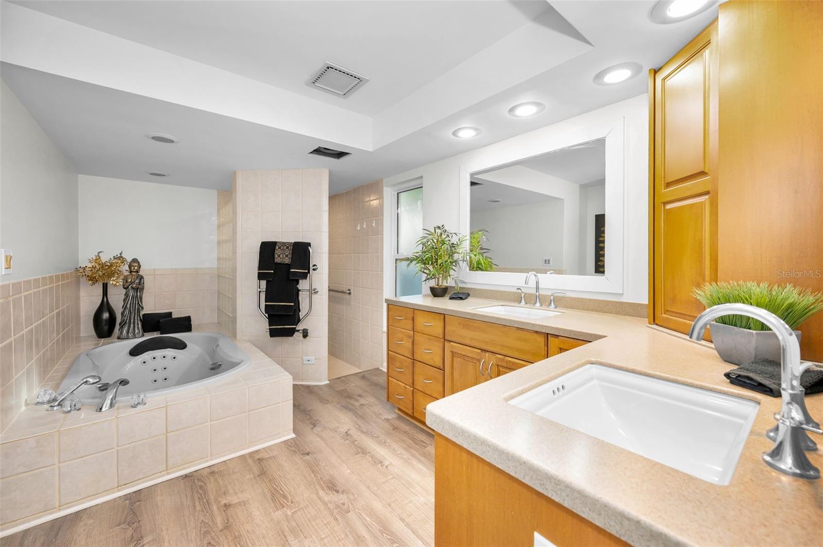 Image 35 of 67 For 833 Lakeside Terrace
