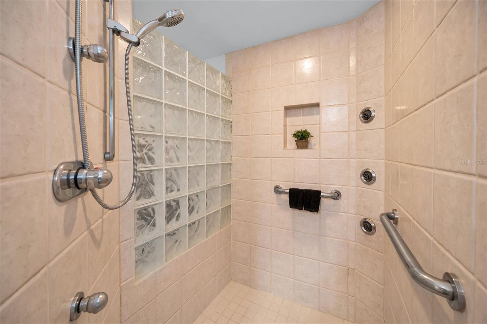 Image 37 of 67 For 833 Lakeside Terrace