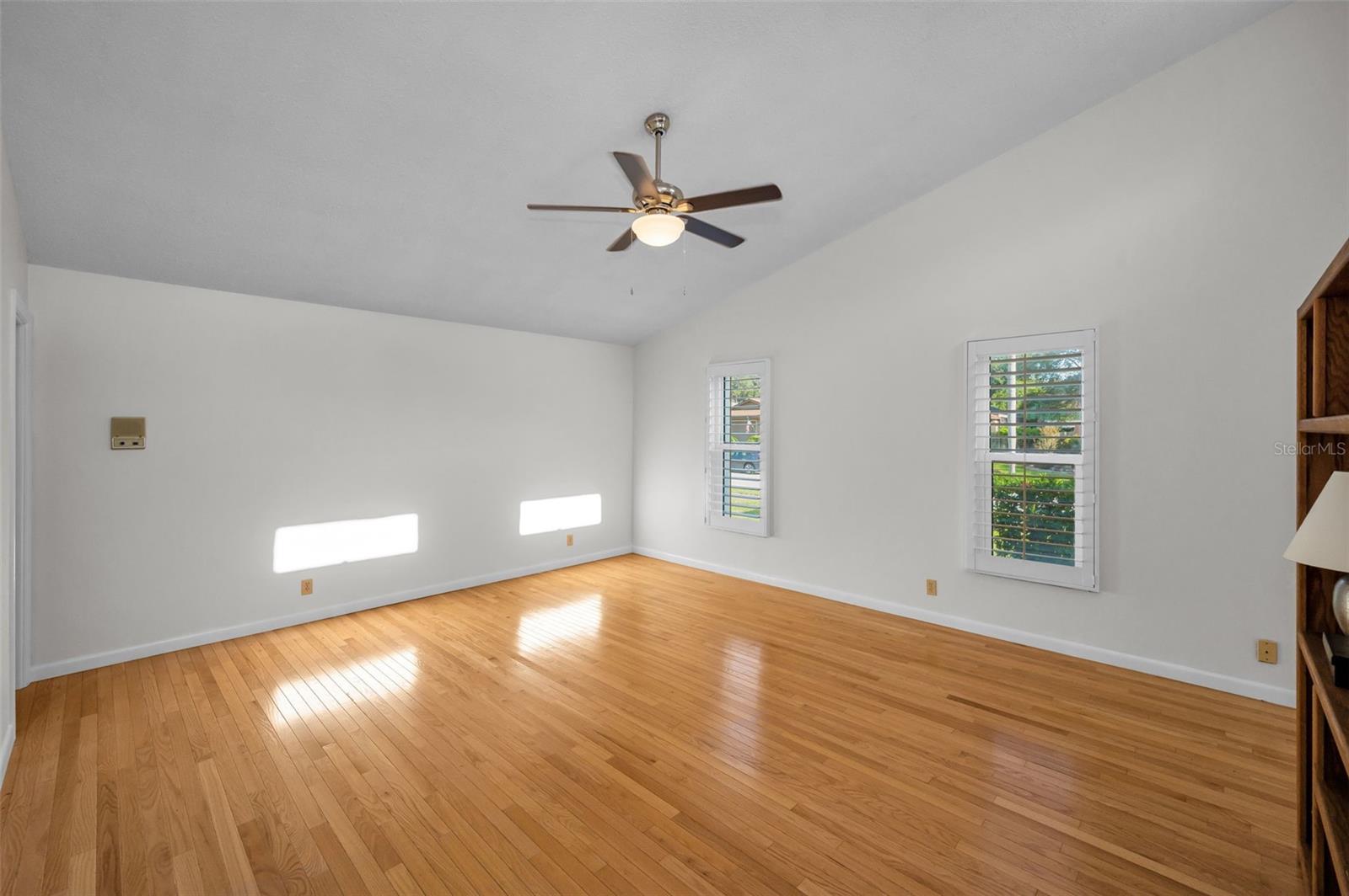 Image 39 of 67 For 833 Lakeside Terrace