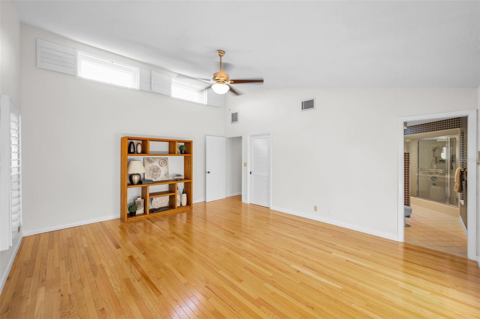 Image 40 of 67 For 833 Lakeside Terrace