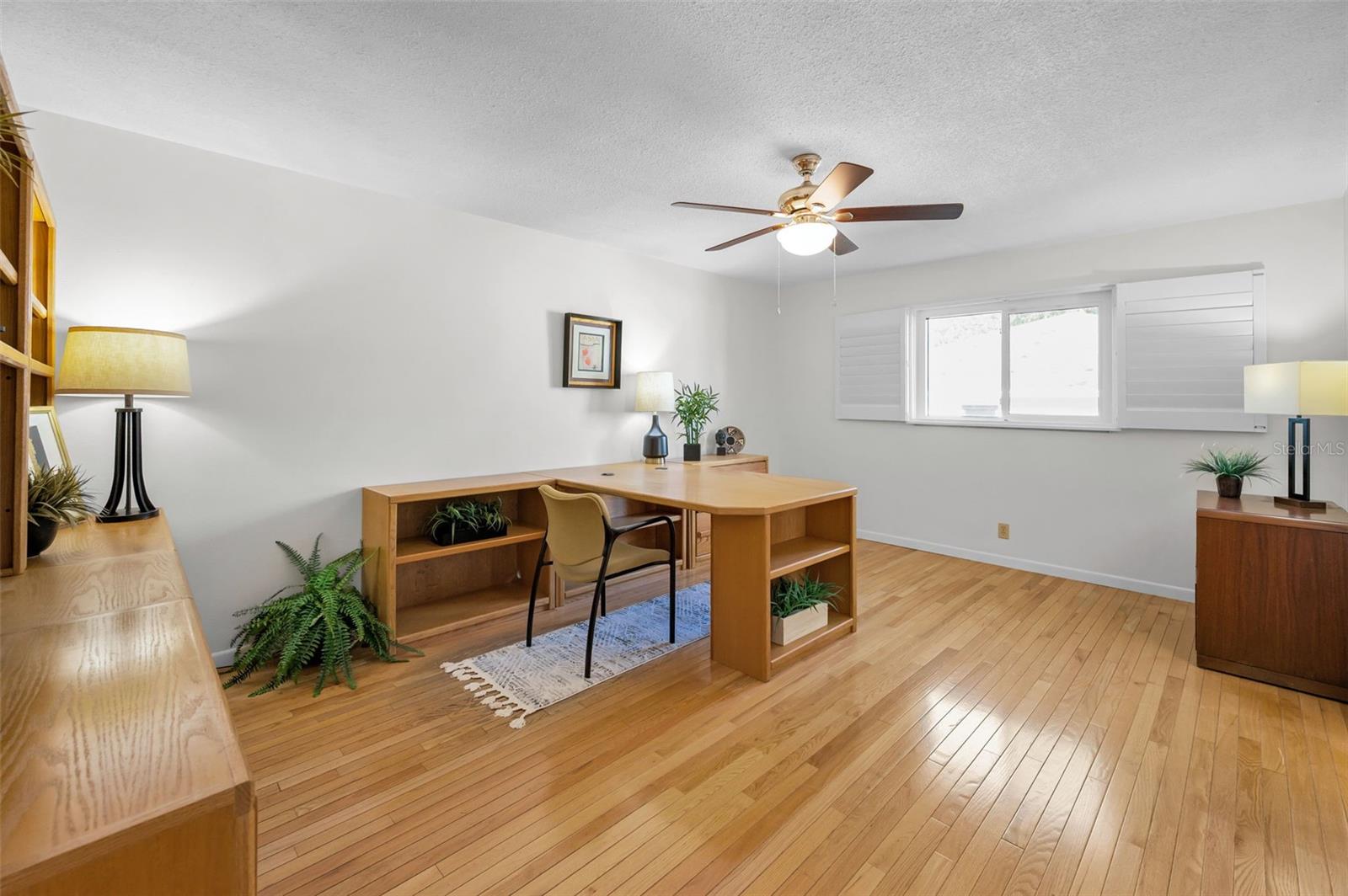 Image 42 of 67 For 833 Lakeside Terrace