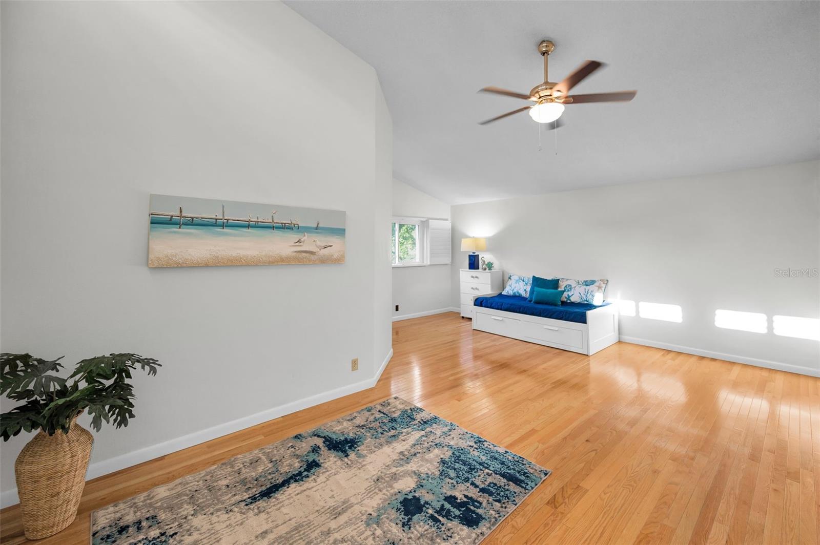 Image 47 of 67 For 833 Lakeside Terrace