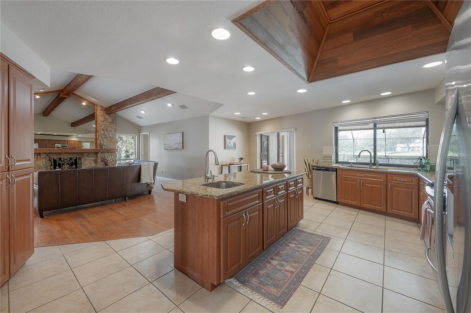 Listing photo id 10 for 13906 Captains Reef Court