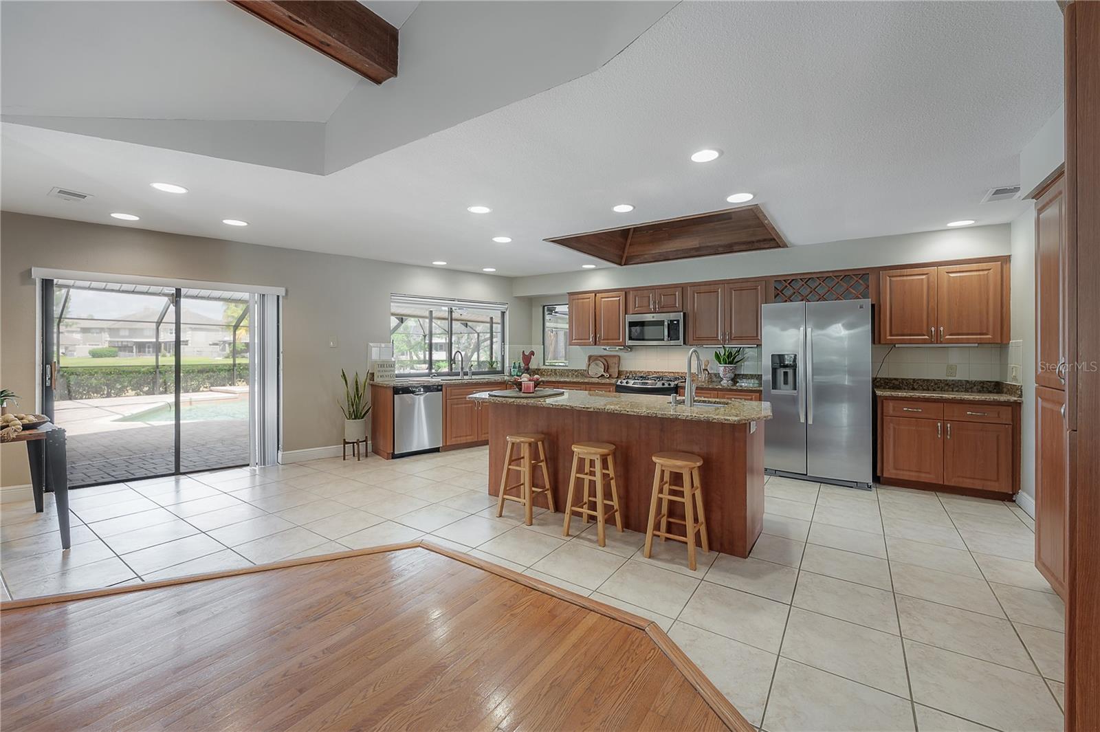 Listing photo id 11 for 13906 Captains Reef Court