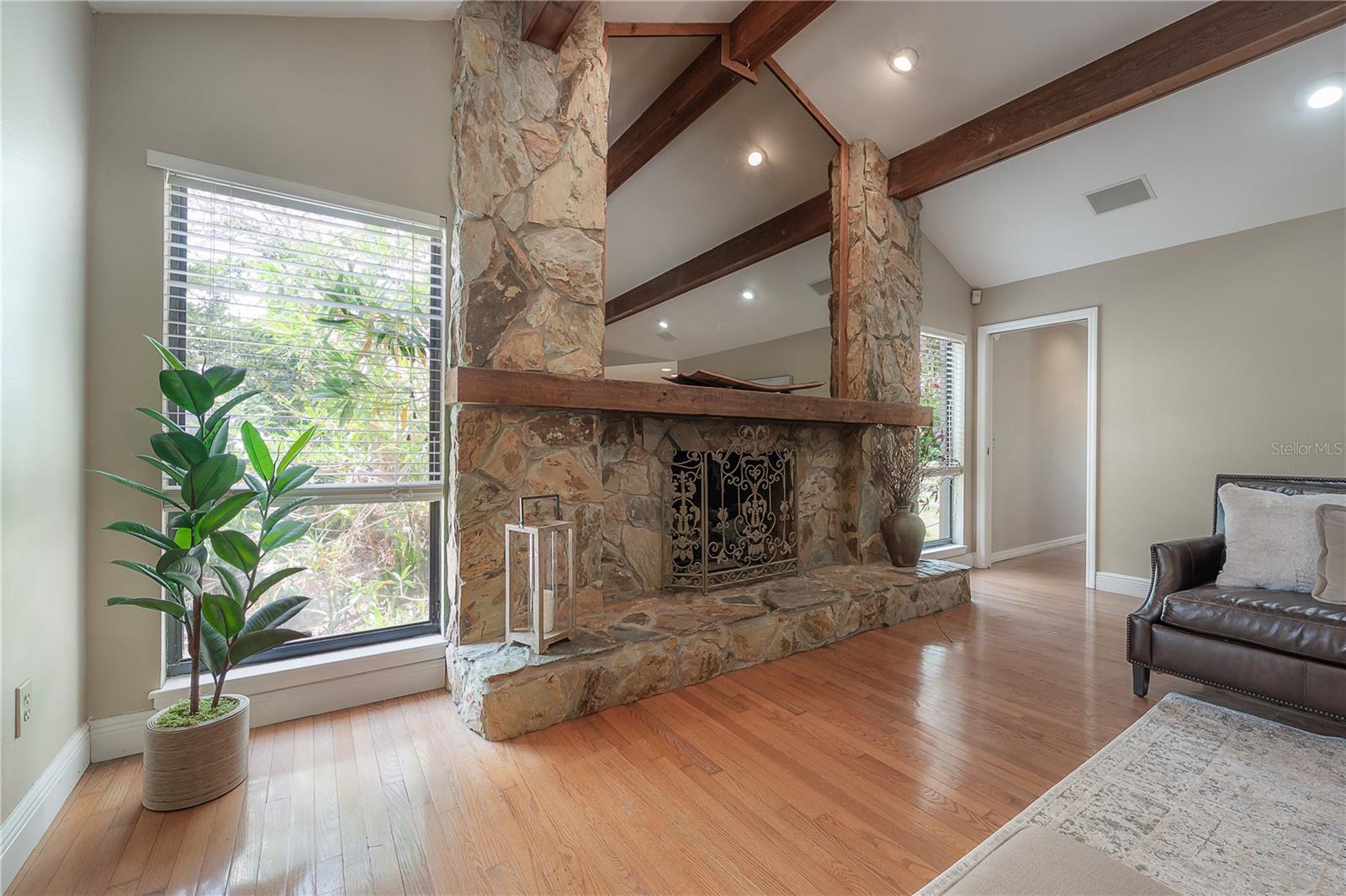 Listing photo id 20 for 13906 Captains Reef Court