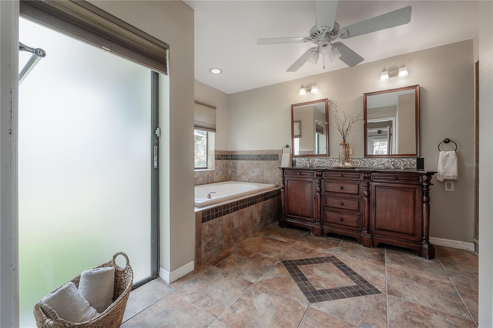 Listing photo id 27 for 13906 Captains Reef Court